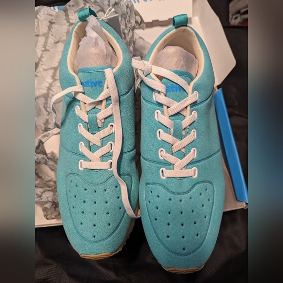 BNIB Native Shoes Cornell sneaker, glass green, M size 10/W size 12 - Picture 2 of 6